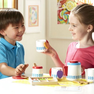 Melissa & Doug Drevený čajový set 22 ks